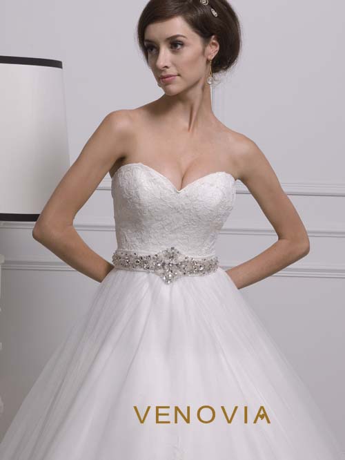 2206 FULL SWEETHEART NECKLINE SLEEVELESS