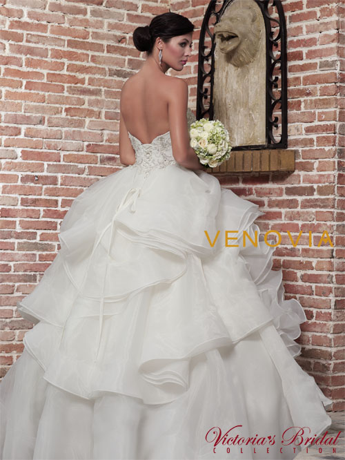 2230 FULL SWEETHEART NECKLINE SLEEVELESS