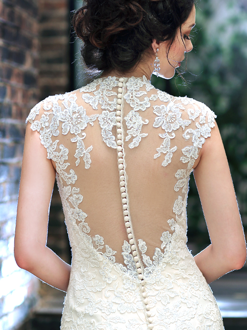 2243 TRUMPET BUILD-UP NECKLINE