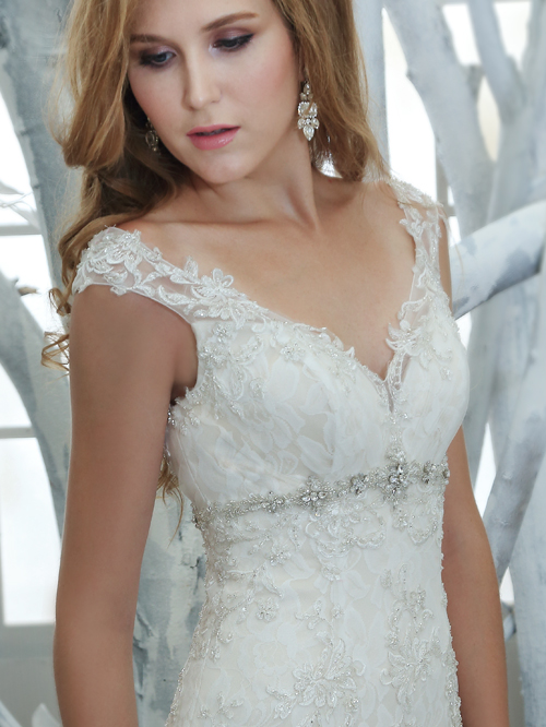 8302 TRUMPET V NECKLINE