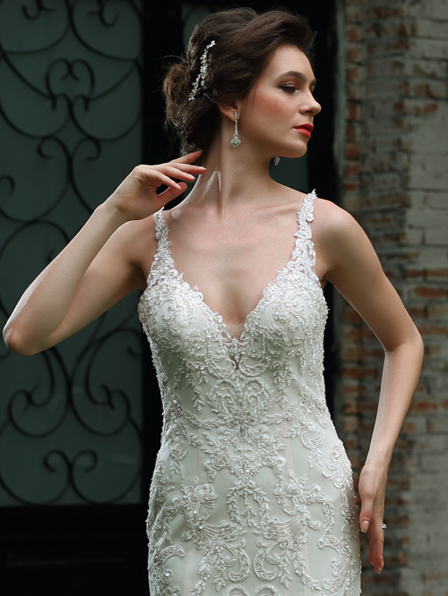 8323 TRUMPET V NECKLINE SLEEVELESS