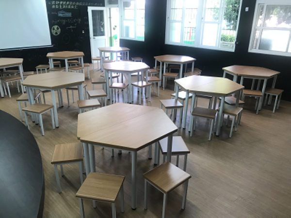 2567-梯形桌教室圖