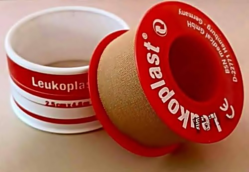 德國 Leukoplast 透氣防水膠布 2.5cm*4.6cm(有蓋)