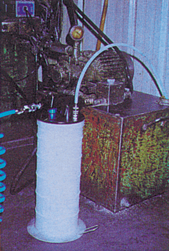 PNEUMATIC FLUID EXTRACTOR